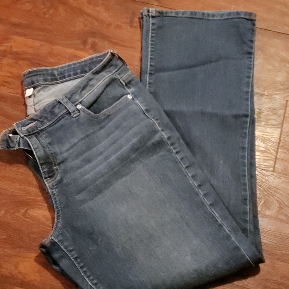 Jennifer Lopez flare cut jeans